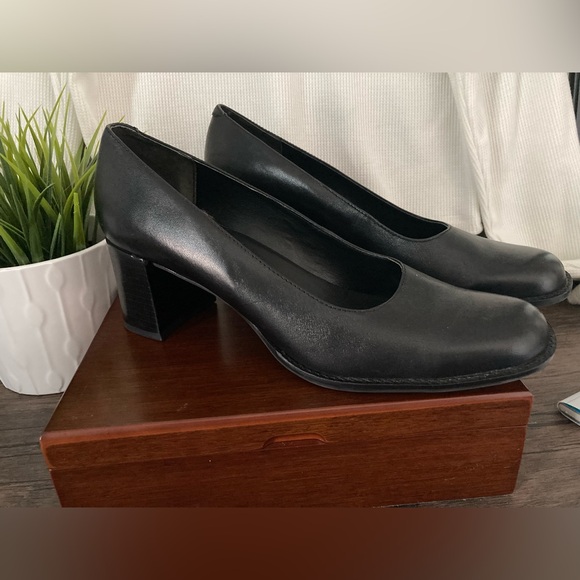 AEROSOLES Black Heels Classic Comfort Pumps - Picture 1 of 5